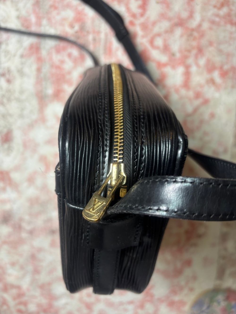 Epi Jeune Fille Shoulder Bag Crossbody Bag with Buckle Detail - Picture 5 of 6